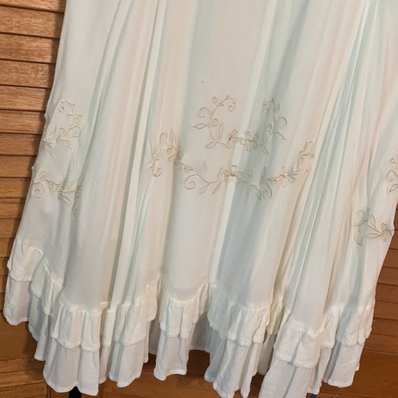 White Lace Detail Dress - Picture 4 of 5